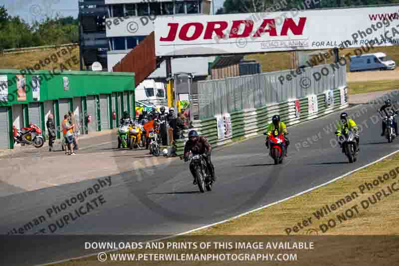 Vintage motorcycle club;eventdigitalimages;mallory park;mallory park trackday photographs;no limits trackdays;peter wileman photography;trackday digital images;trackday photos;vmcc festival 1000 bikes photographs